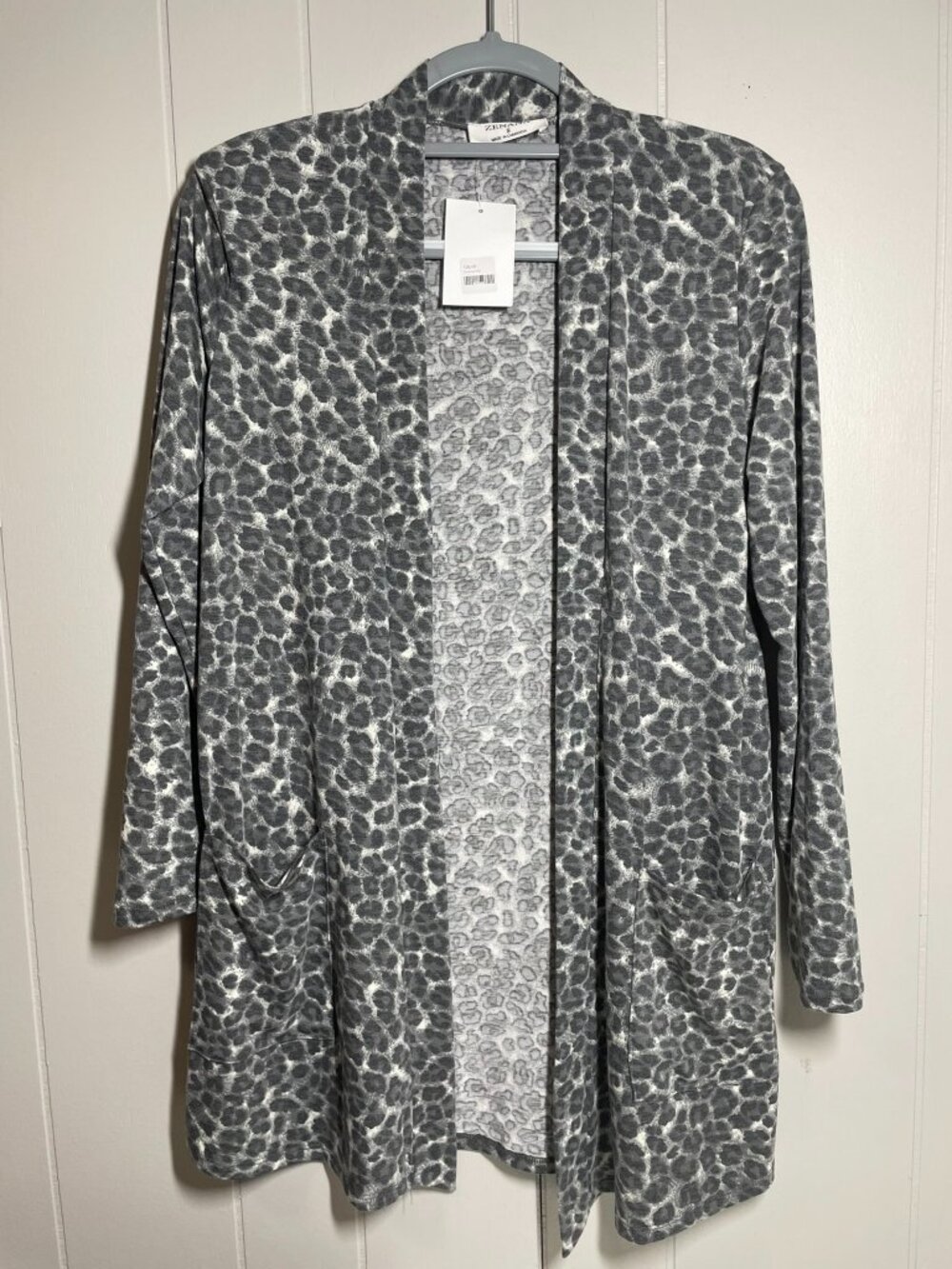 Cardigan, leaopard print, like new